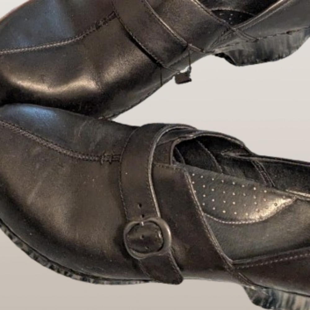 New Dansko Black Leather Buckle Mules 9.5
